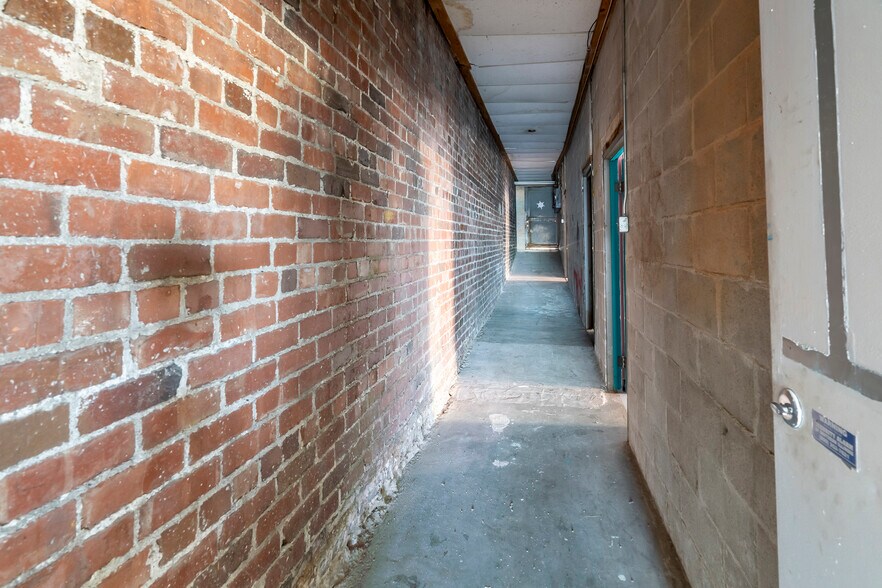 More Photos Of 300 S Illinois Ave, Carbondale Storefront Retail Office For Sale