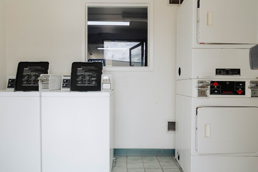 More Photos Of 1600 Cedar St, Raton Hotel For Sale