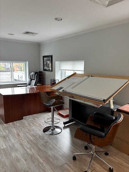 More Photos Of 27 Saint Charles St, Thornwood Office For Lease