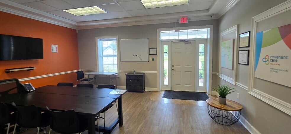 More Photos Of 1307-1309 Providence Rd, Brandon Office For Lease