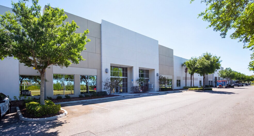 More Photos Of 351 30th St SE, Tampa Warehouse For Lease