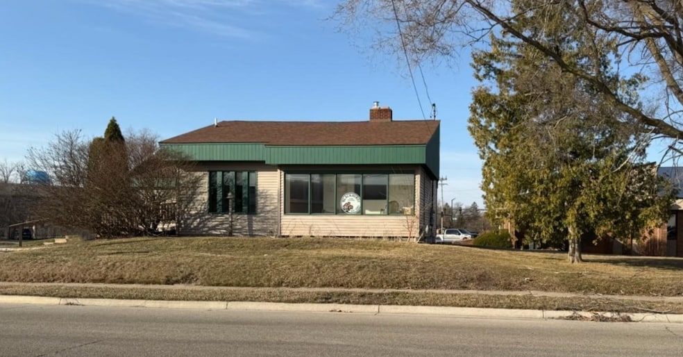 Primary Photo Of 402 Bayliss St, Midland Office For Sale