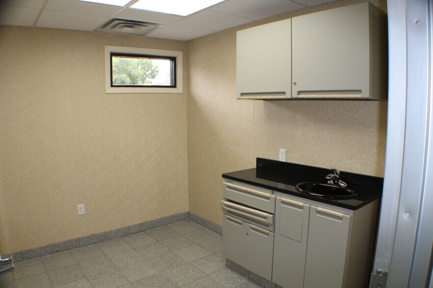 More Photos Of 1637 N Eastman Rd, Kingsport Office For Lease