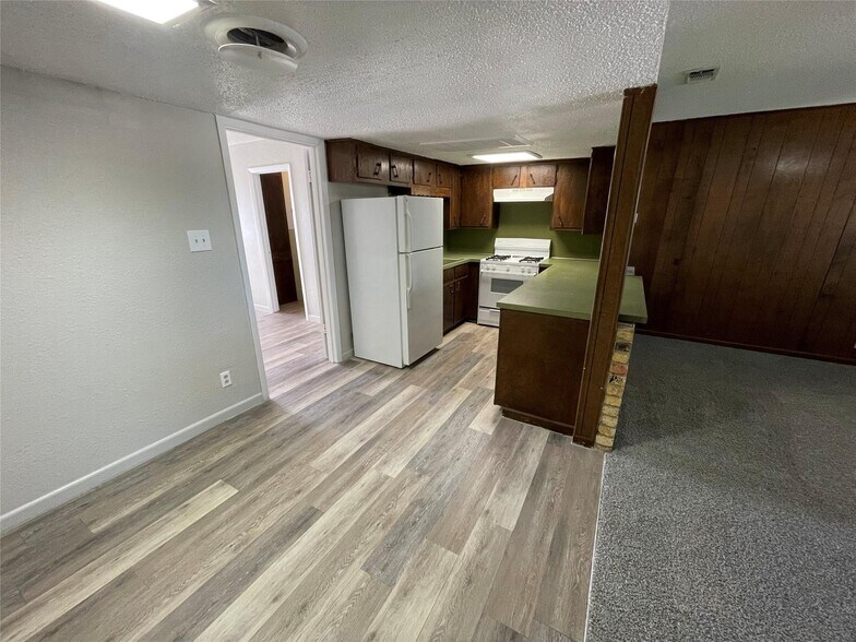 More Photos Of 106 E Josephine St, Weatherford Apartments For Sale