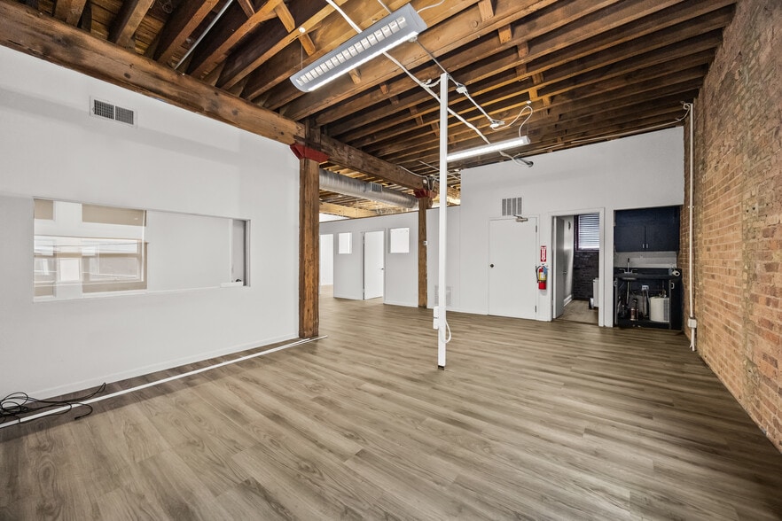More Photos Of 222 W Ontario St, Chicago Loft Creative Space For Lease