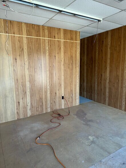 More Photos Of 225 S Main St, Mcgregor Storefront Retail Office For Lease