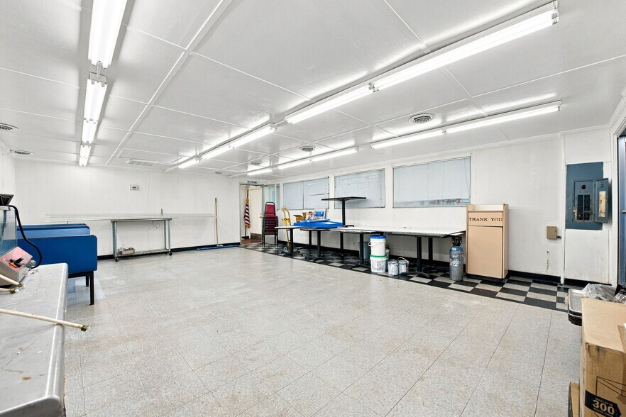 More Photos Of 346 W Jones St, Trenton Service Station For Lease
