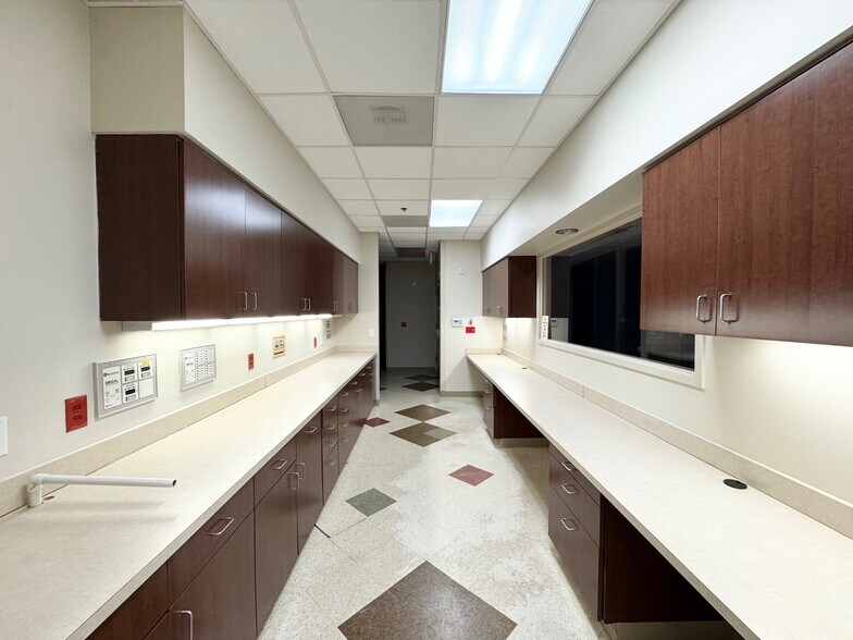 More Photos Of 200 Renaissance Way, Crockett Medical For Sale