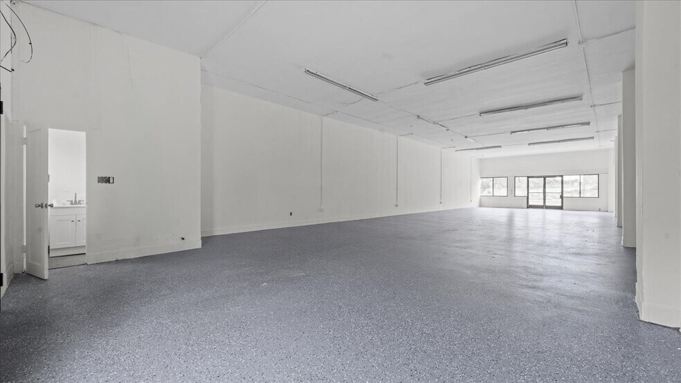More Photos Of 11414 Long Beach Blvd, Lynwood Warehouse For Sale