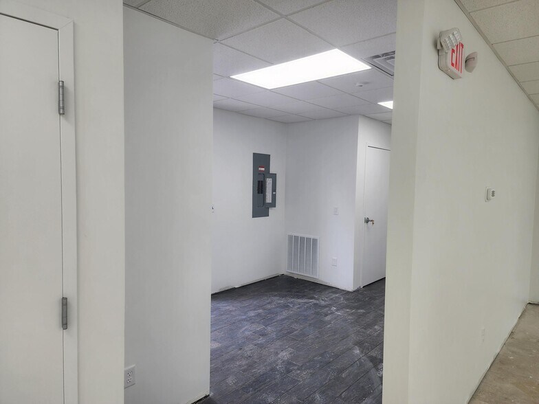 More Photos Of 2942-2958 1st Ave N, Saint Petersburg Office For Lease