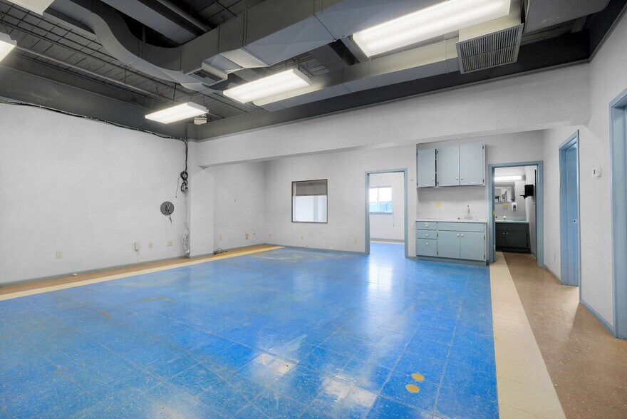 More Photos Of 3220 100th St SW, Everett Distribution For Lease