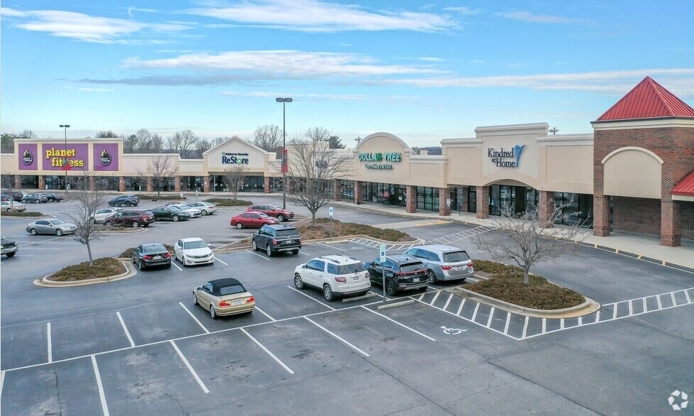 More Photos Of 1837 E Broad St, Statesville Unknown For Lease