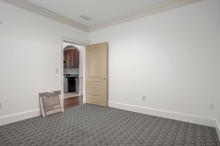 More Photos Of 4720 Peachtree Industrial Blvd, Berkeley Lake Office For Lease