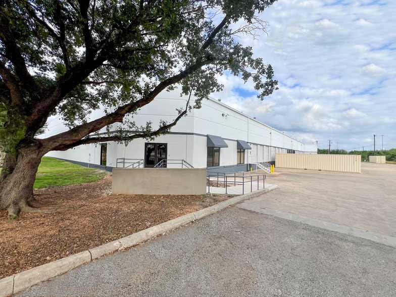 More Photos Of 5100 Kaepa Ct, San Antonio Distribution For Sale