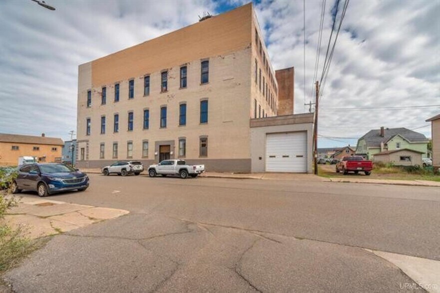 More Photos Of 308 Cleveland Ave, Ishpeming Medical For Sale