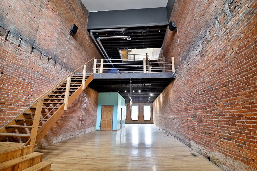 More Photos Of 102-104 W Columbus St, Kenton Office Residential For Sale