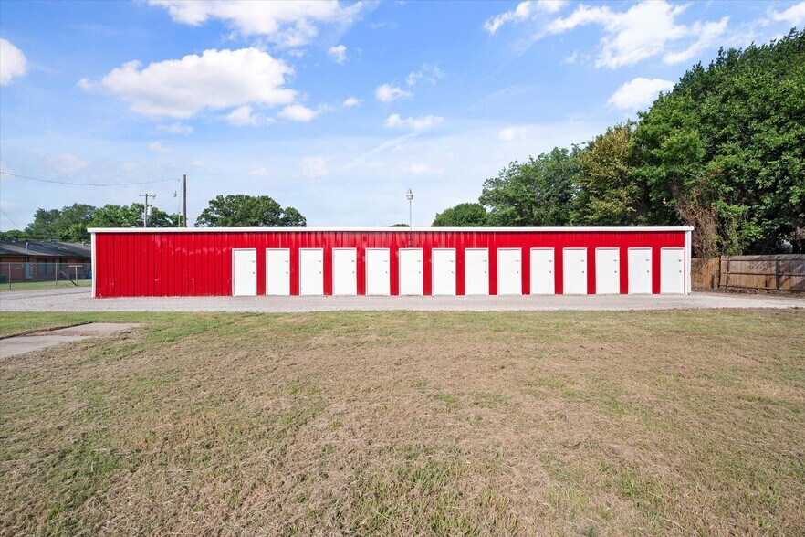 More Photos Of 124 Brooks ave, Corsicana Industrial For Sale