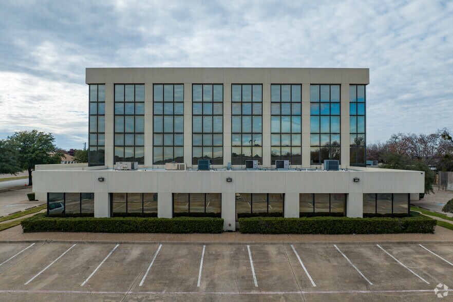 More Photos Of 6815 Manhattan Blvd, Fort Worth Office For Lease