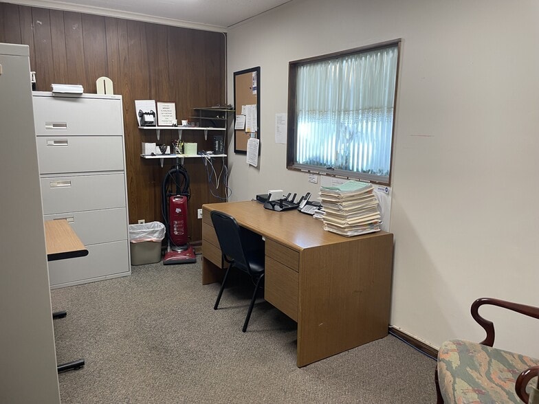 More Photos Of 28 Fairwood Dr, Irwin Medical For Lease