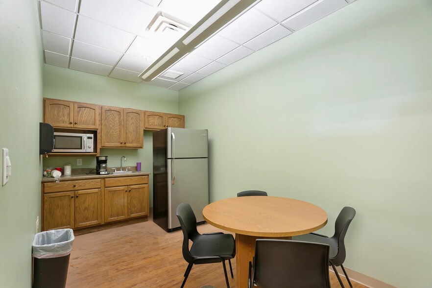 More Photos Of 3183 Highway 22 N, Dickinson Warehouse For Lease