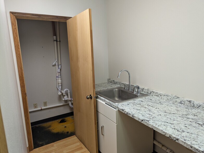 More Photos Of 4706 Cottage Grove Rd, Madison Medical For Lease