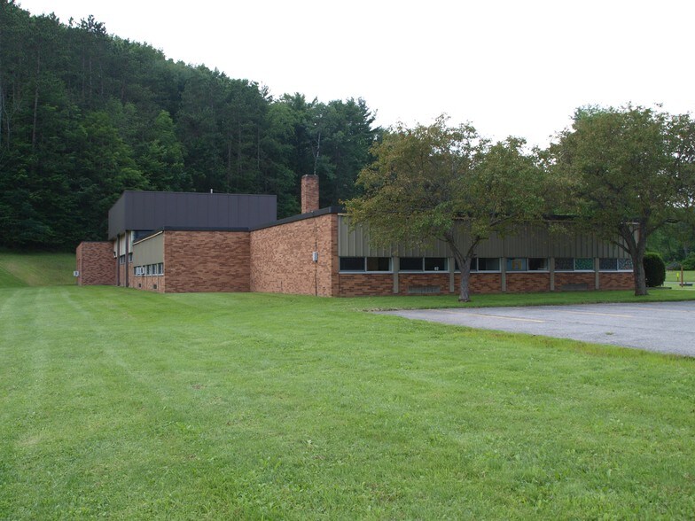 More Photos Of 201 Hoovertown Rd, Penfield Light Manufacturing For Lease