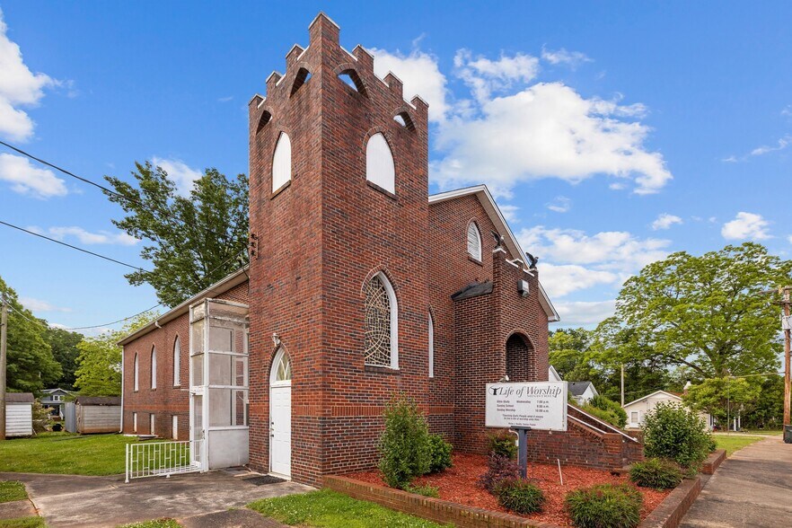 More Photos Of 405 Cherokee St, Kings Mountain Religious Facility For Sale