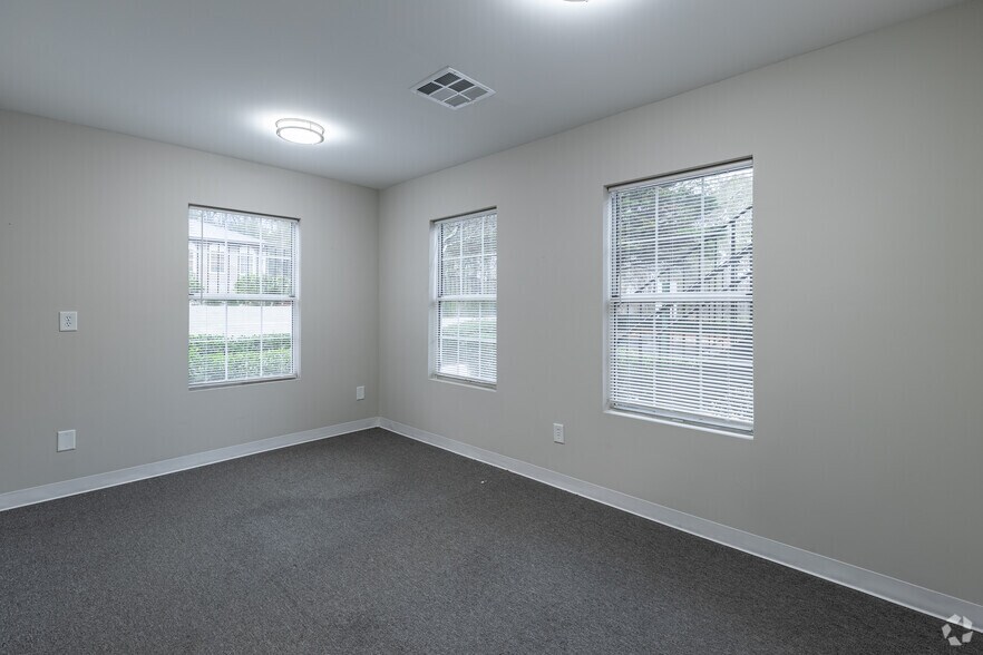 More Photos Of 1250 Upper Hembree Rd, Roswell Medical For Lease