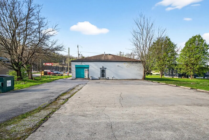 More Photos Of 4931 W Pages Ln, Louisville Freestanding For Sale