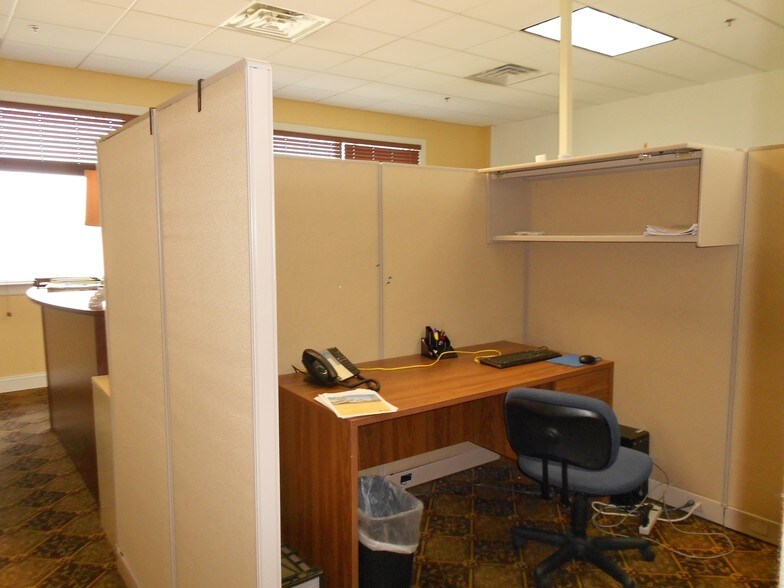 More Photos Of 300 Penhorn Ave, Secaucus Office For Lease