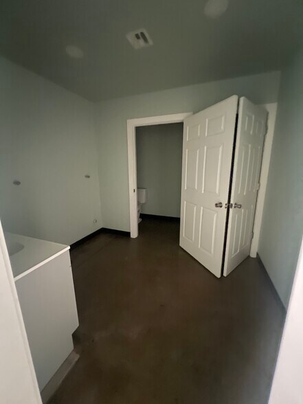 More Photos Of 6600 E Main St, Cushing Flex For Lease