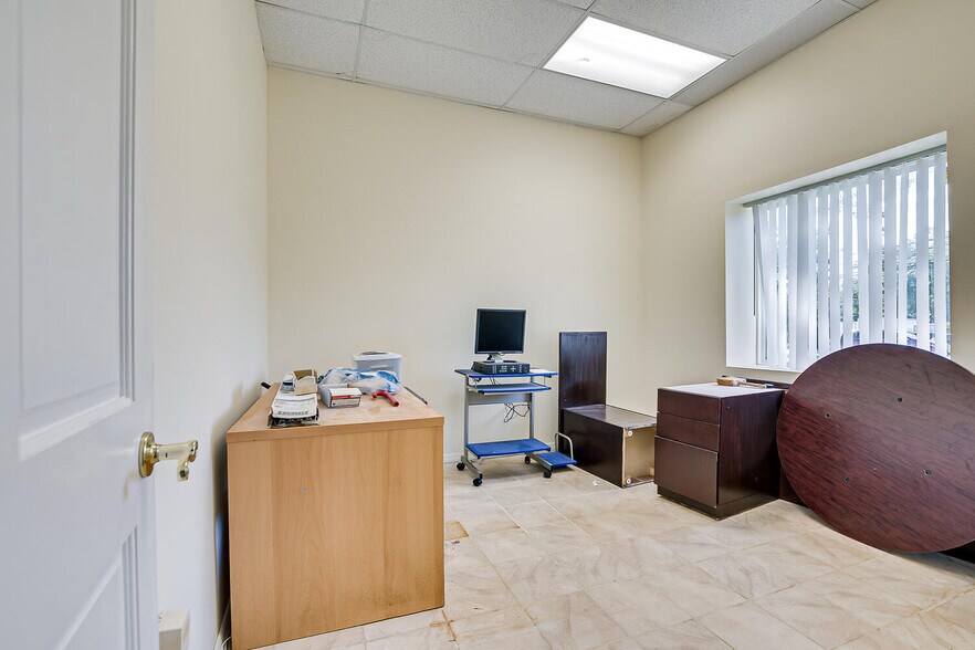 More Photos Of 22 Meridian Rd, Edison Medical For Sale