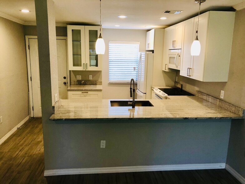 More Photos Of 115 112th Ave NE, Saint Petersburg Specialty For Sale