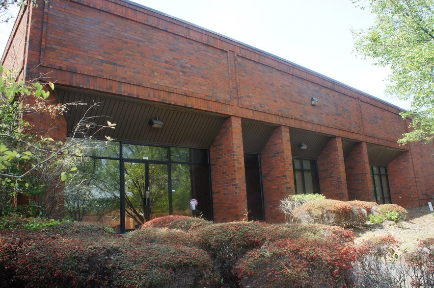 More Photos Of 2532 Commerce Pl, Tucker Warehouse For Sale