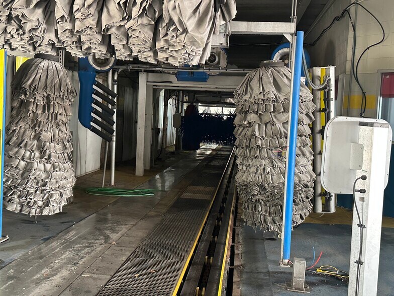 More Photos Of 1381 8th St S, Wisconsin Rapids Carwash For Sale