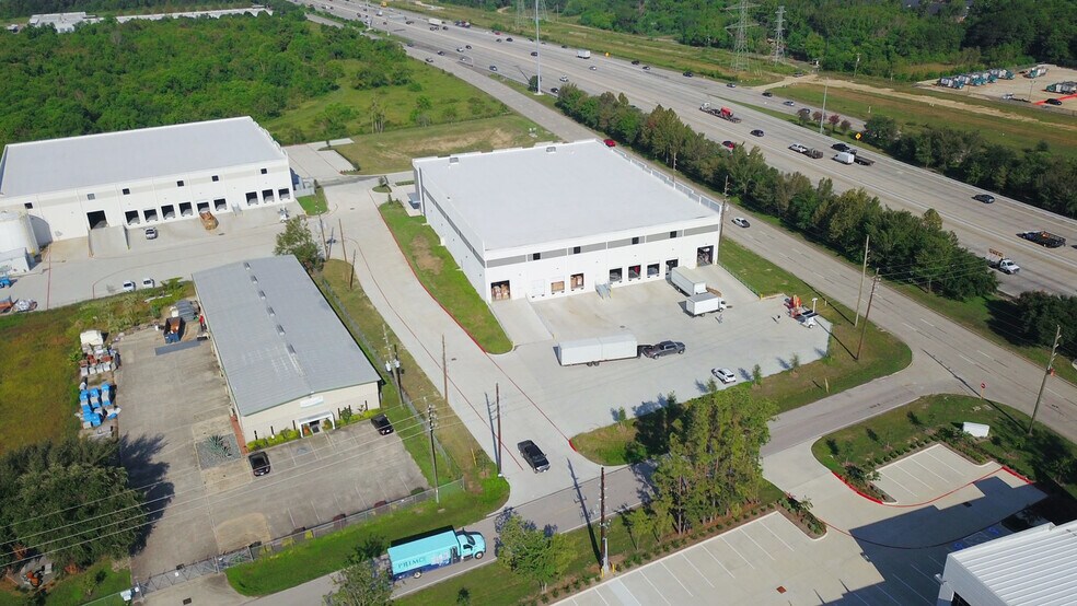 More Photos Of 1401 N Sam Houston Pky W, Houston Warehouse For Lease
