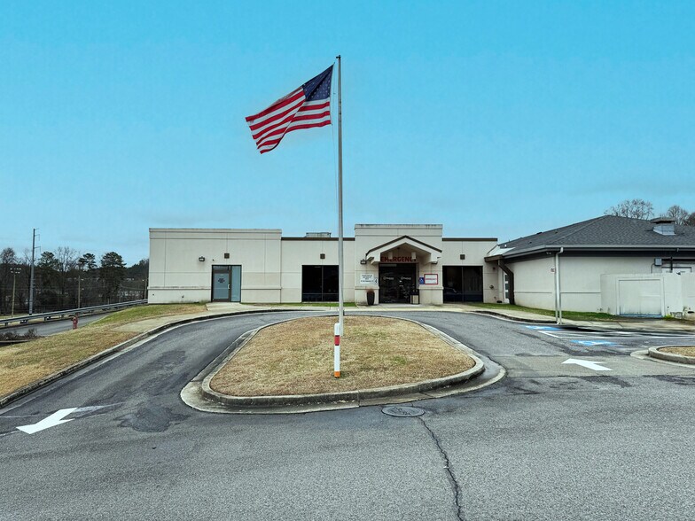 Primary Photo Of 1360 S Main St, Ellijay Hospital For Lease