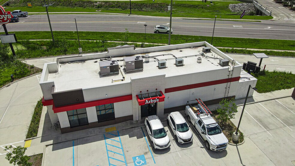 More Photos Of 5947 Creek Centre Dr, Baton Rouge General Retail For Lease