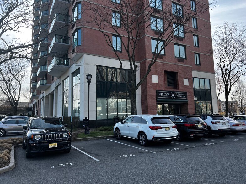 More Photos Of 100 Tower Dr, Edgewater Apartments For Lease