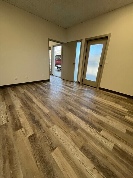 More Photos Of 2456-2462 E 13th St, Loveland Manufacturing For Lease