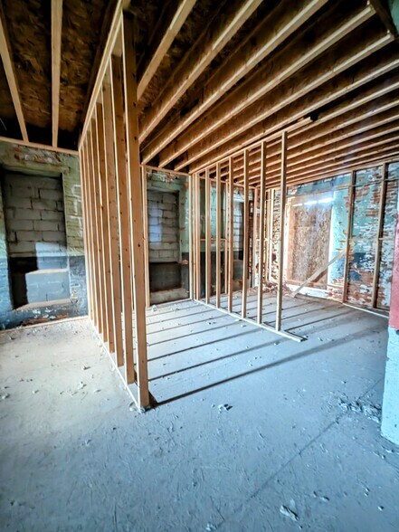 More Photos Of 208 S 4th St, Lafayette Freestanding For Sale