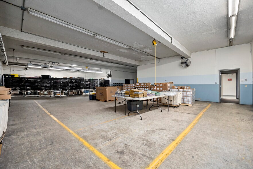 More Photos Of 419 W Market St, Sandusky Light Distribution For Sale