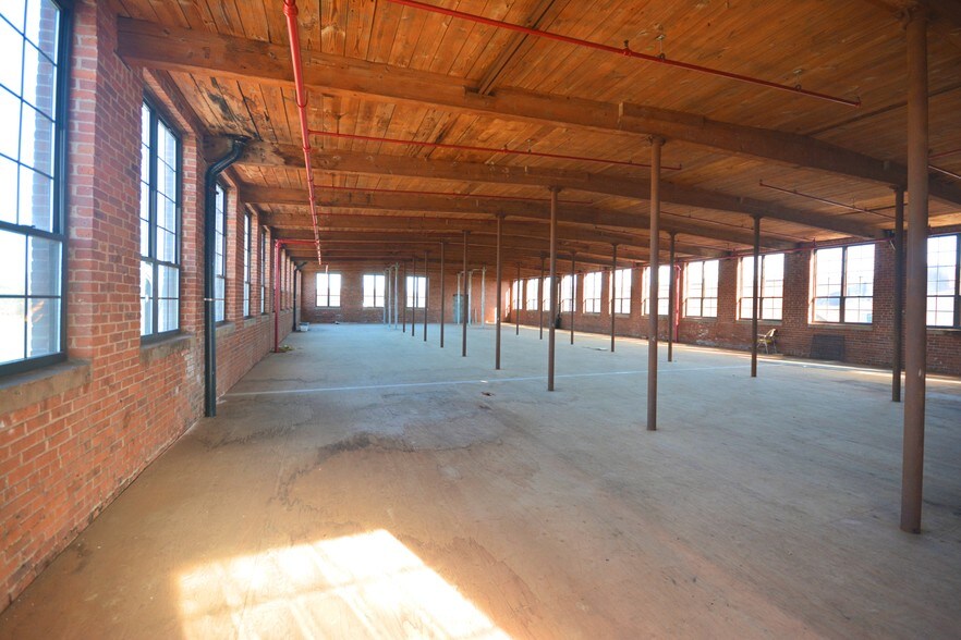 More Photos Of 168 Center St, Southington Industrial For Lease