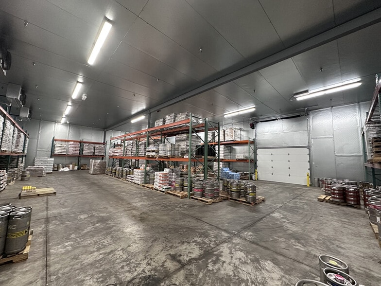 More Photos Of 750 N 17th St, St Charles Warehouse For Lease