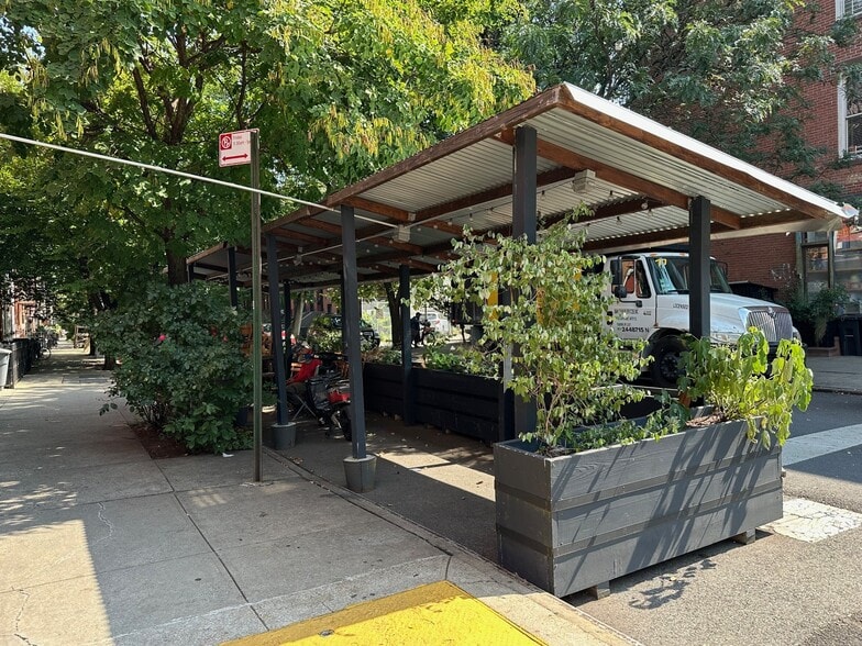 More Photos Of 241 Smith St, Brooklyn Storefront Retail Residential For Lease