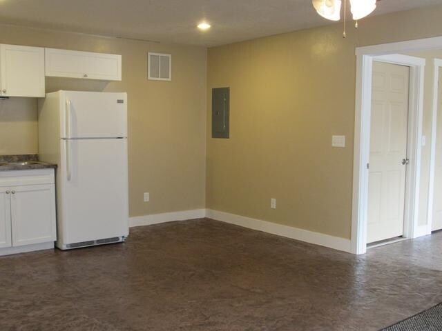 More Photos Of 211 1st St Ne, Halliday Hotel For Sale