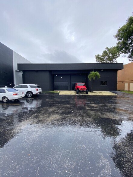 More Photos Of 6440-6490 W 20th Ave, Hialeah Light Distribution For Lease