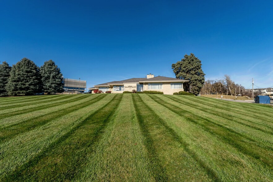 More Photos Of 8900 W Dodge Rd, Omaha Medical For Lease