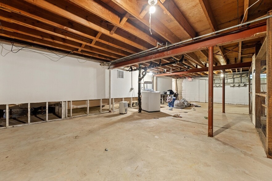 More Photos Of 10112 W Sharon Ln, Milwaukee Apartments For Sale