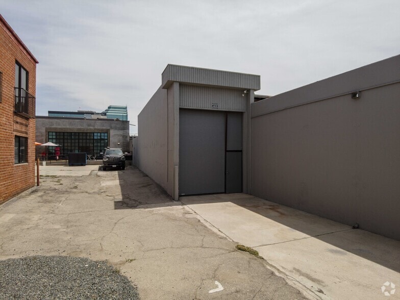 More Photos Of 2226 Barry Ave, Los Angeles Light Manufacturing For Lease